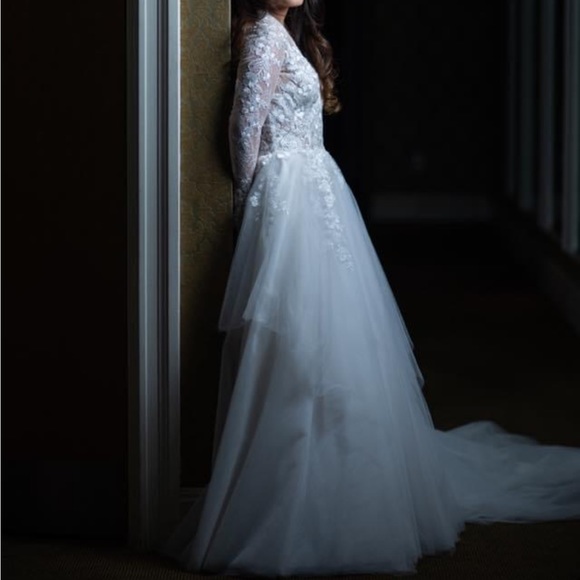 Monique lhuillier Bliss Wedding Dress Lace and Tulle